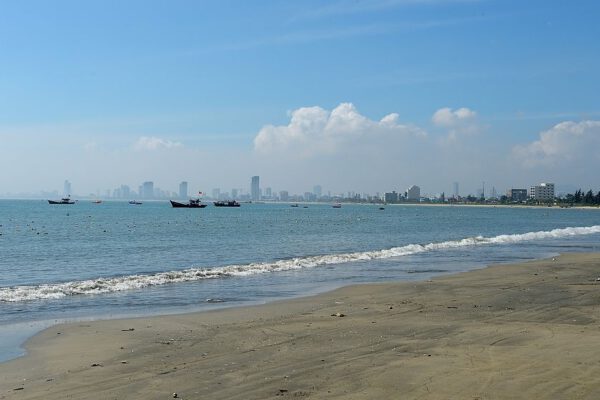 Strand und Skyline von Da Nang